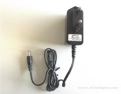 CHARGEUR ALIMENTATION LIPO RADIO FUTABA