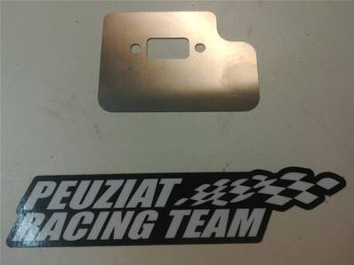 PLAQUE ACIER COTE ECHAPPEMENT POUR MOTEUR ZENOAH 23cc à 29cc