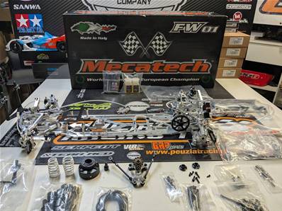 Lot MECATECH 2020 avec un châssis incomplet.(déstockage)